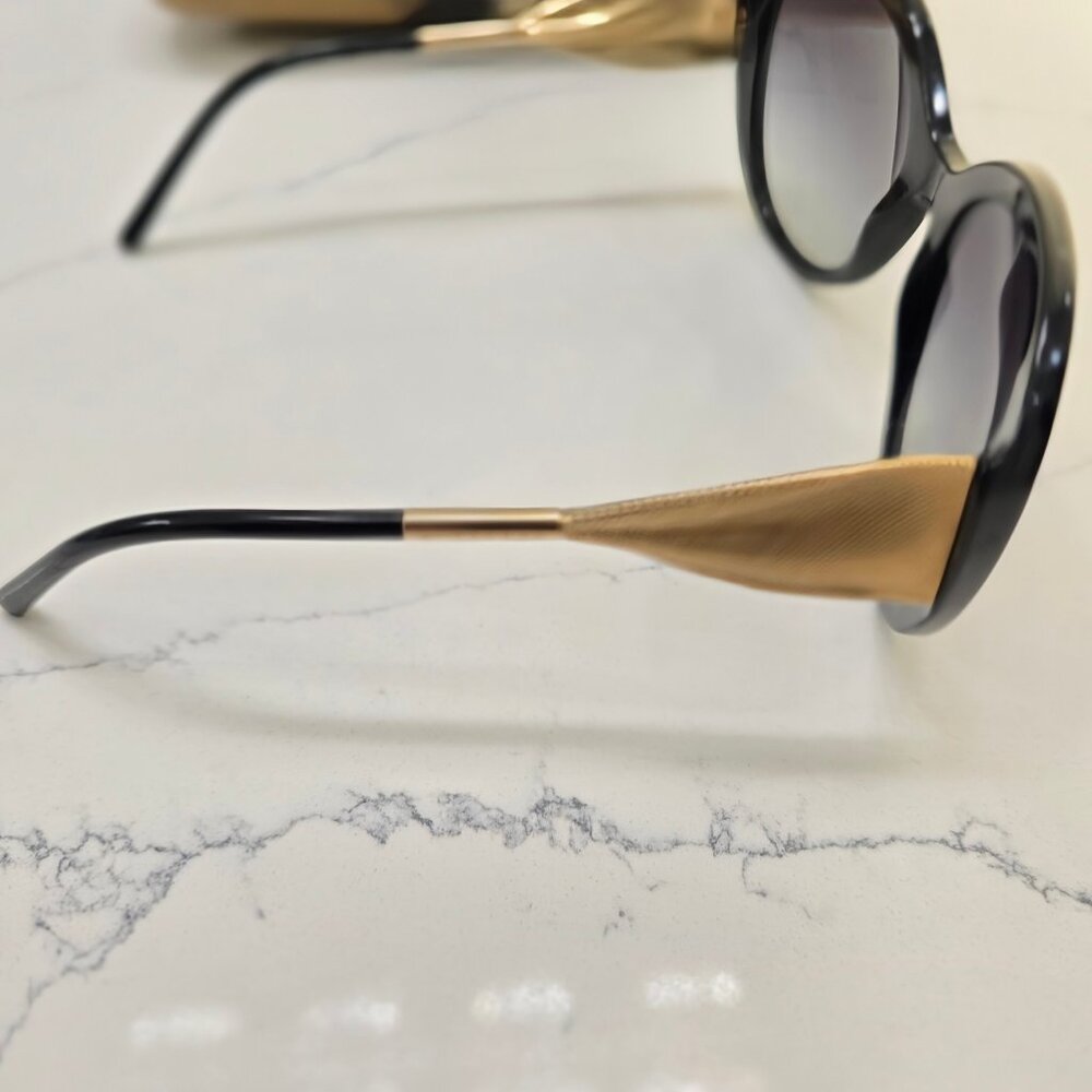 Burberry Oversized Sunglasses - Picture 7 of 15